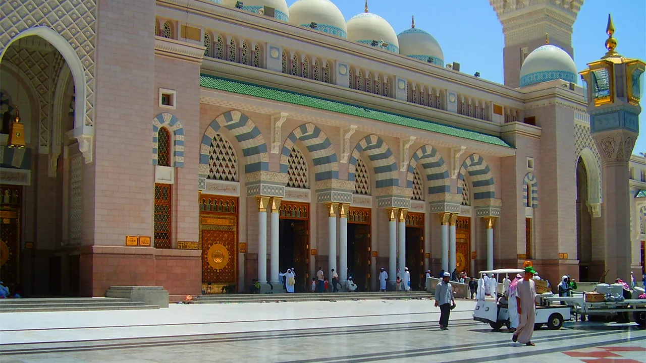 4 Star Supreme Umrah with Dubai Package