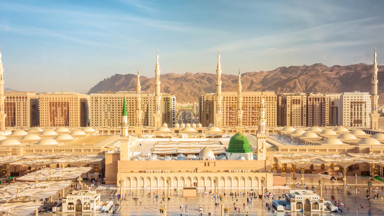 5 star deluxe april umrah package